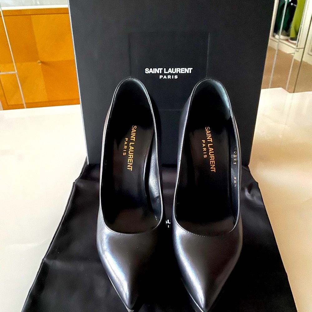 AUTHENTIC-YSL YVES SAINT LAURENT STUDDED HEELS - Picture 3 of 7